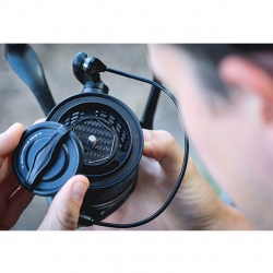 Mulineta Sonik Vaderx Pro Carbon 10000 Pentru Crap Somn